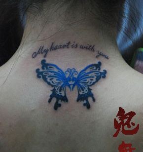 女孩子颈部好看的彩色图腾蝴蝶纹身图片