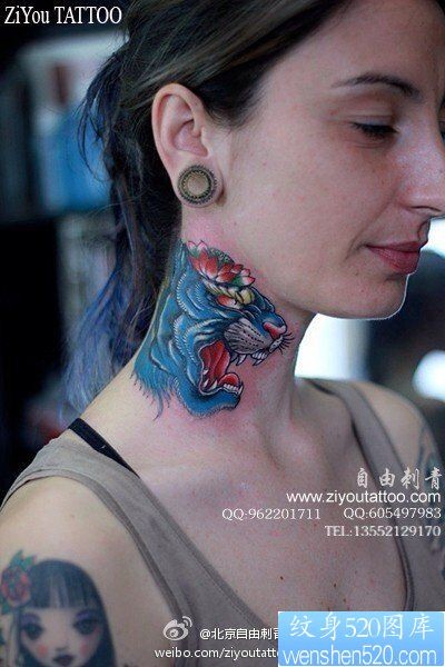 女人脖子处时尚精美的虎头纹身图片