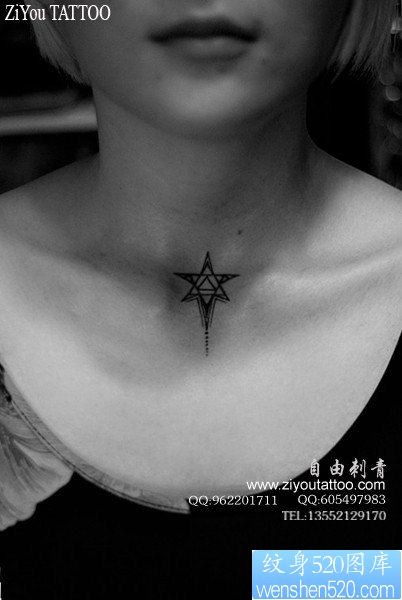 女人脖子处潮流经典的五角星纹身图片