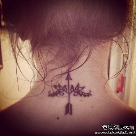 纹身520图库推荐一幅女人颈部纹身图片