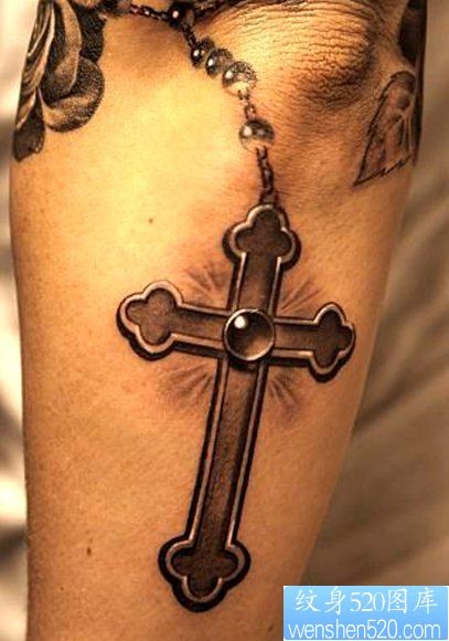 推荐一幅精致的十字架纹身图片