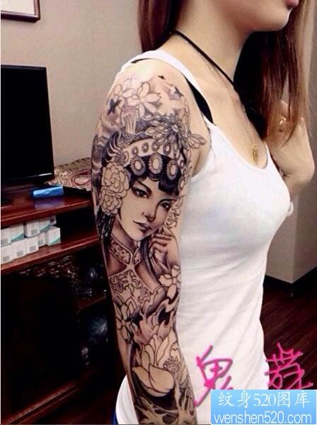 一幅女人手臂花旦纹身图片由纹身520图库推荐