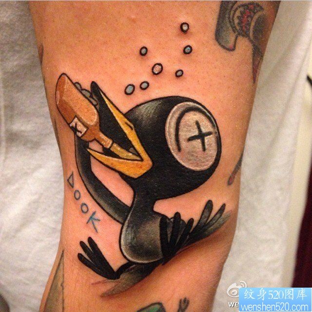 一幅胳膊小黑鸭纹身图片由纹身520图库推荐