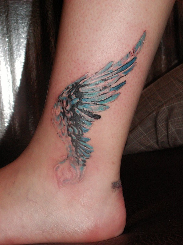 脚踝上漂亮的小翅膀纹身