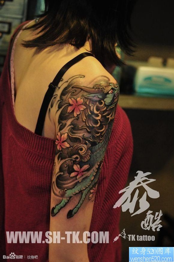 女人胳膊蓝色麒麟（2）纹身图片