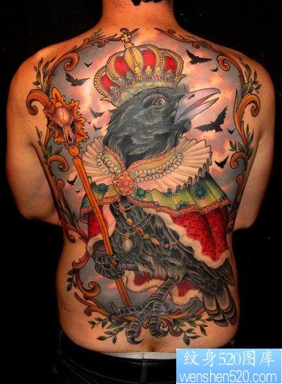推荐一幅欧美满背乌鸦皇冠纹身图片