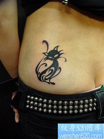 臀部纹身图片：美女臀部图腾猫咪纹身图片纹身作品