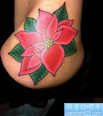 臀部纹身图片：一幅美女臀部彩色花卉纹身图片纹身作品