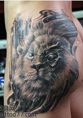臀部霸气的狮头纹身图片