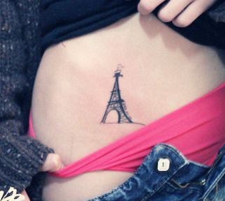 一幅女孩子腹部巴黎铁塔纹身图片