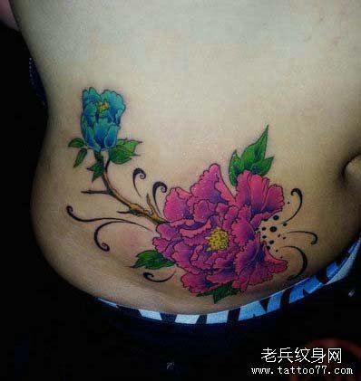 美女腹部漂亮的彩色牡丹花纹身图片