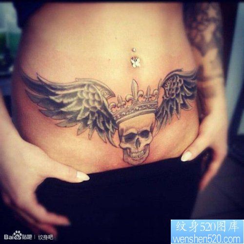 美女腹部经典很酷的骷髅翅膀纹身图片