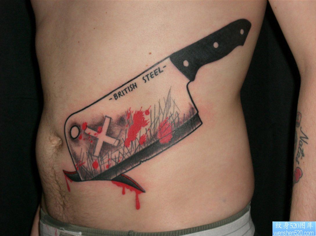 推荐一幅霸气的腹部菜刀纹身作品