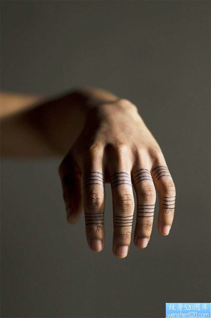 手指戒指纹身之简单线条纹身图片图片作品欣赏