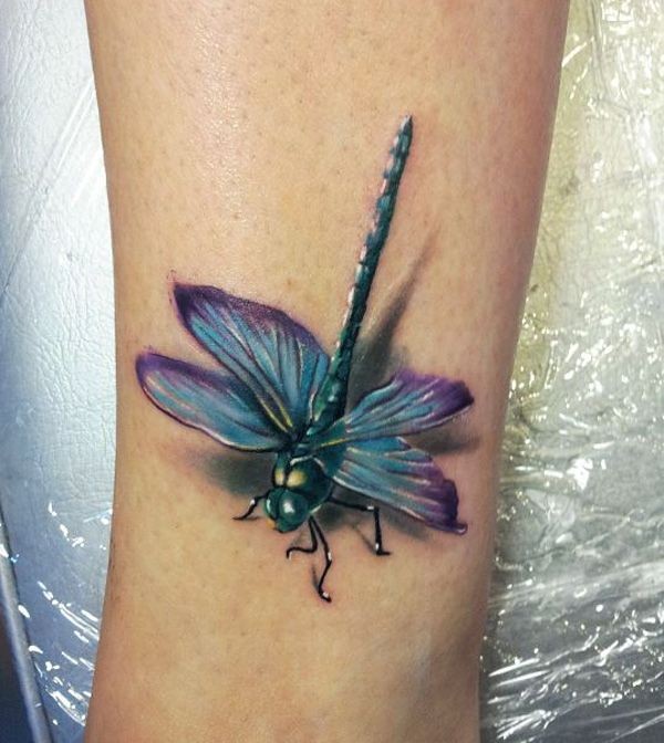 女人腿部小蜻蜓纹身图片
