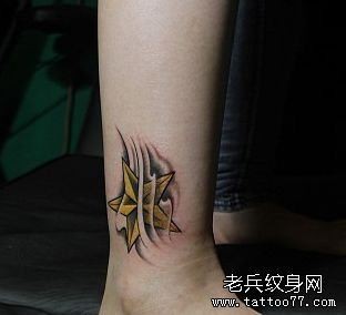 女人腿部好看的彩色五芒星纹身图片