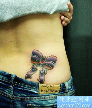 女人腰部好看的彩色蝴蝶结纹身图片