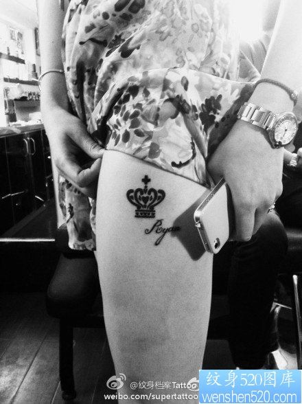 女人腿部流行的图腾皇冠纹身图片