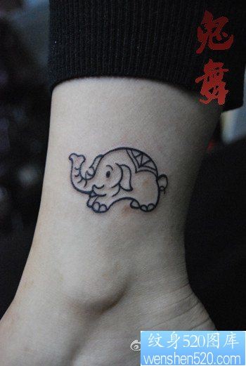 女人腿部卡哇伊的小象纹身图片