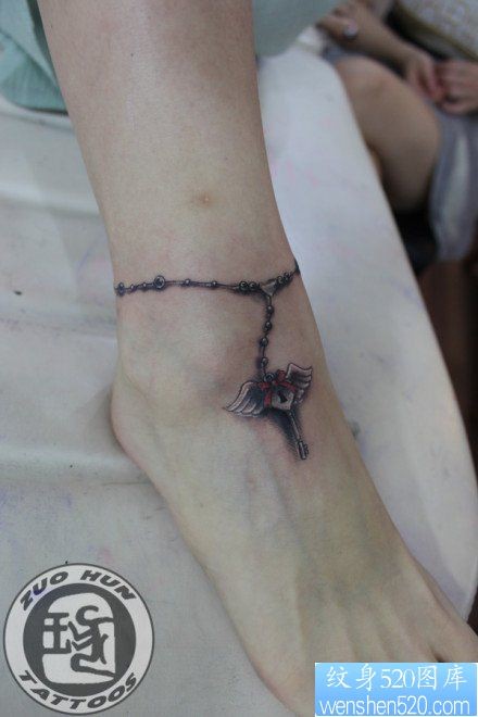 女人脚腕处潮流好看的脚链纹身图片