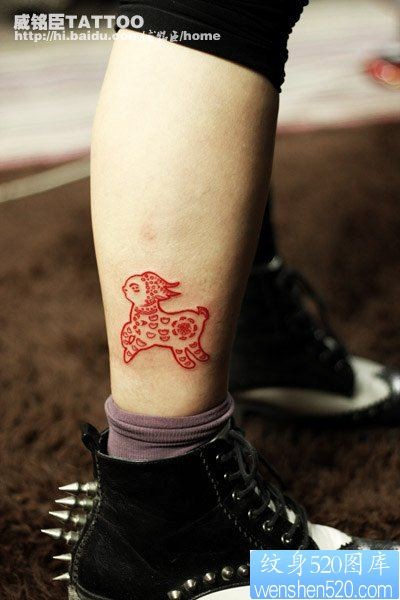女人腿部好看的图腾小羊纹身图片