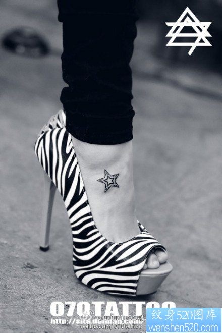 女人脚背潮流流行的五角星纹身图片
