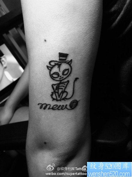 手臂可爱带点邪恶的猫咪纹身图片