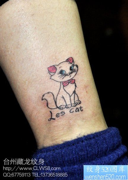 女人腿部潮流可爱的猫咪纹身图片