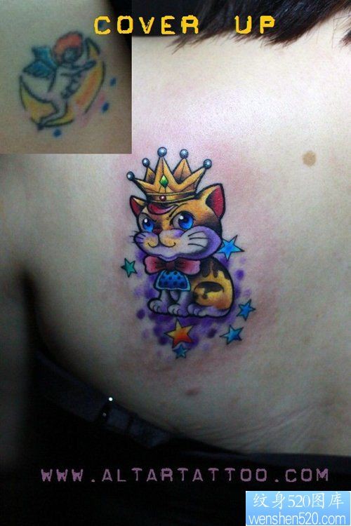 美女背部可爱的小猫咪纹身图片