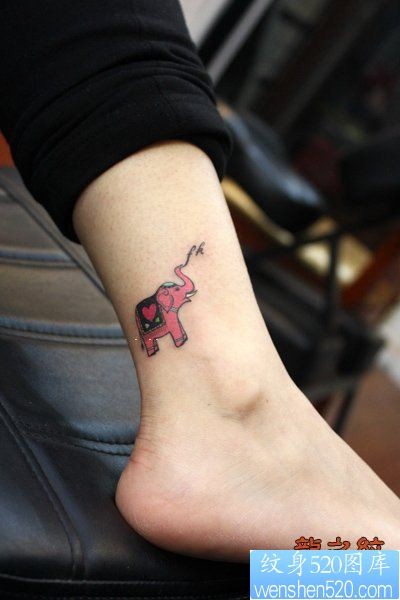 女人脚腕小巧潮流的小象纹身图片