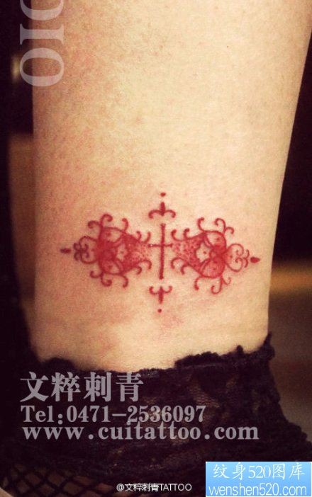 女人小腿小巧的藤蔓纹身图片