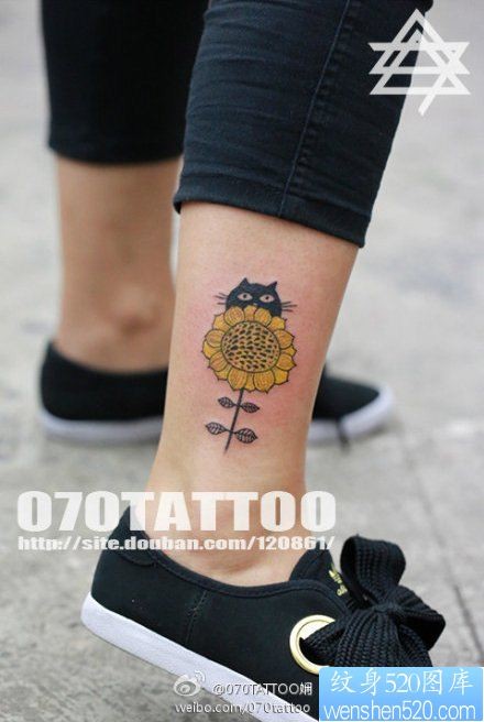 女人腿部小巧好看的向日葵纹身图片