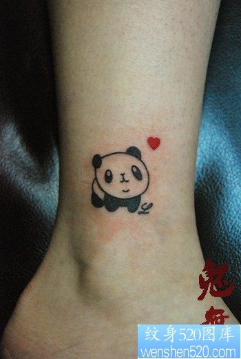 女人腿部可爱很萌的熊猫纹身图片