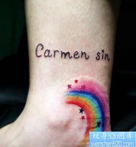 女人脚腕处潮流精美的彩虹纹身图片