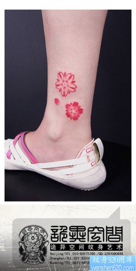 女人小腿漂亮时尚的彩色小樱花纹身图片