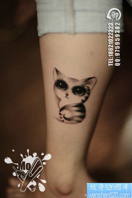 女孩子腿部可爱小巧的猫咪纹身图片