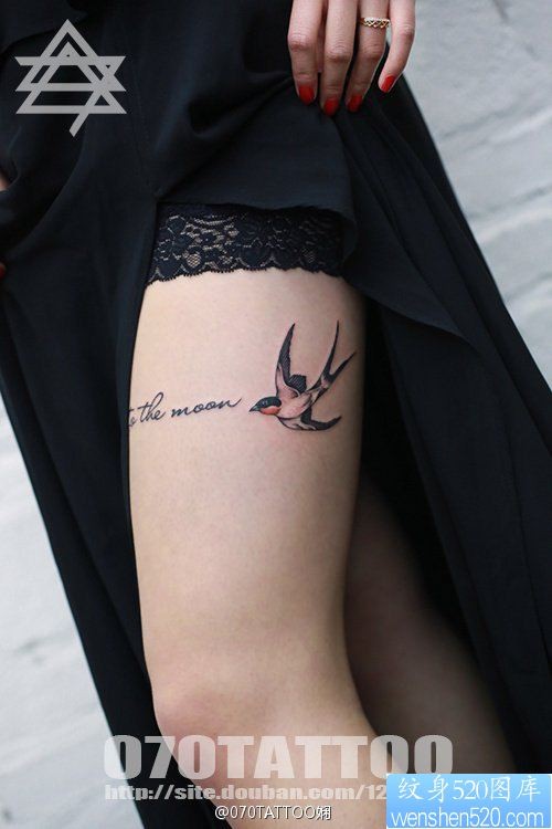 性感美女大腿上一幅燕子纹身图片