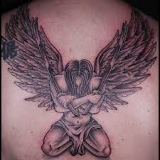 后颈部失落的天使纹身