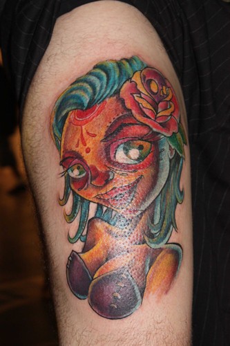 大臂上一款卡通女鬼纹身