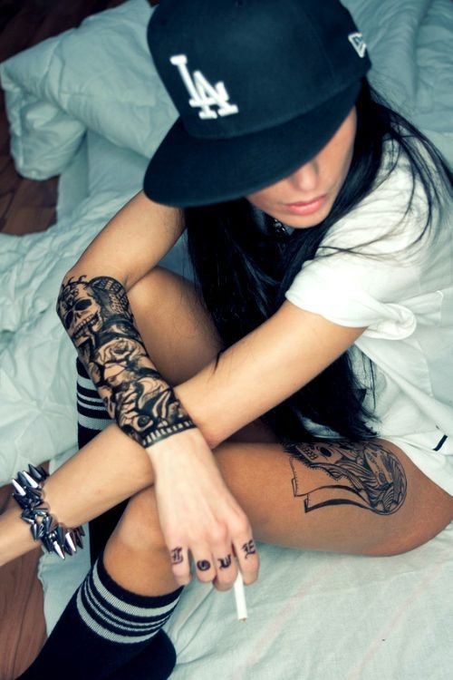 女性手臂帅气的纹身