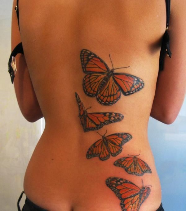 美女腰部的花蝶纹身图案