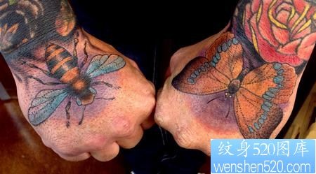 手部纹身图片：超酷的手背蝴蝶纹身图片作品