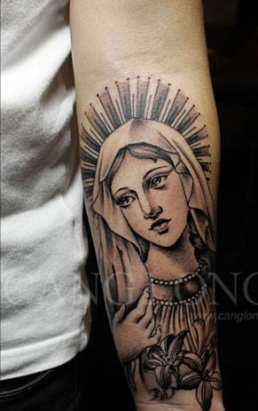 手臂上圣母玛利亚纹身头像