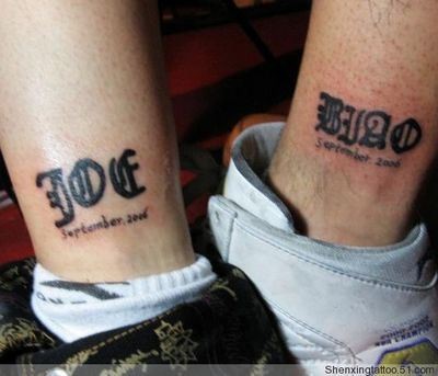一幅腿部情侣英文文字纹身图片