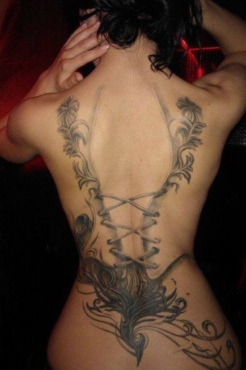 背部漂亮性感的花纹图案纹身