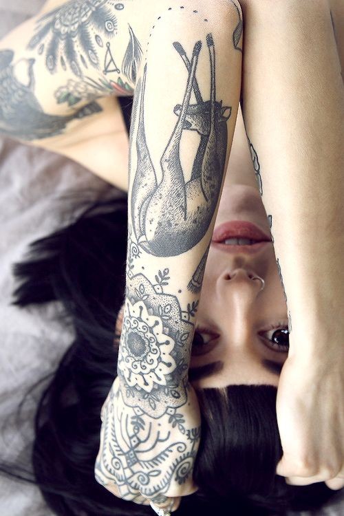 女性的花臂纹身
