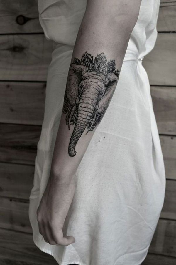 手臂上帅气的大象纹身