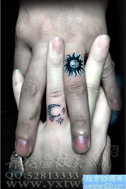 手指潮流流行的情侣太阳与月亮纹身图片