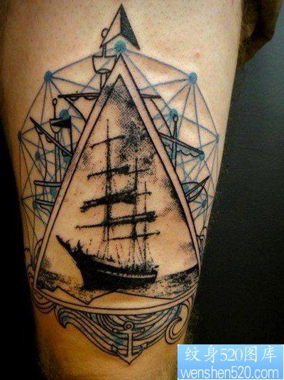一幅腿部帆船纹身图片
