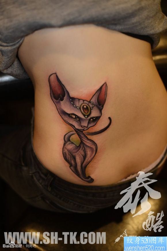 女人腰部个性可爱狐狸纹身图片